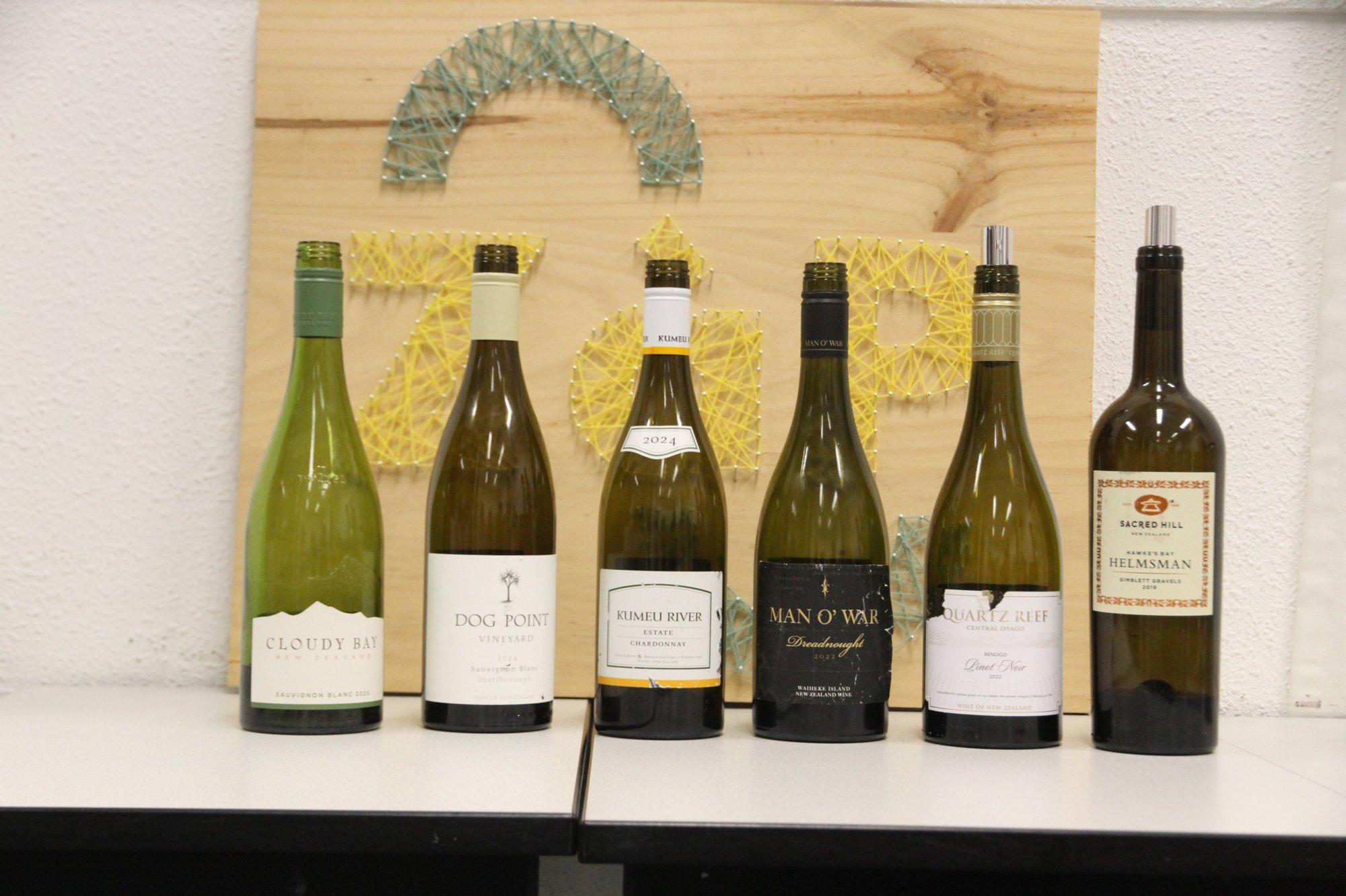 Les six vins néo-zélandais de la dégustation Red Red Wine : Cloudy Bay, Dog Point, Kumeu River, Man O' War, Quartz Reef et Sacred Hill