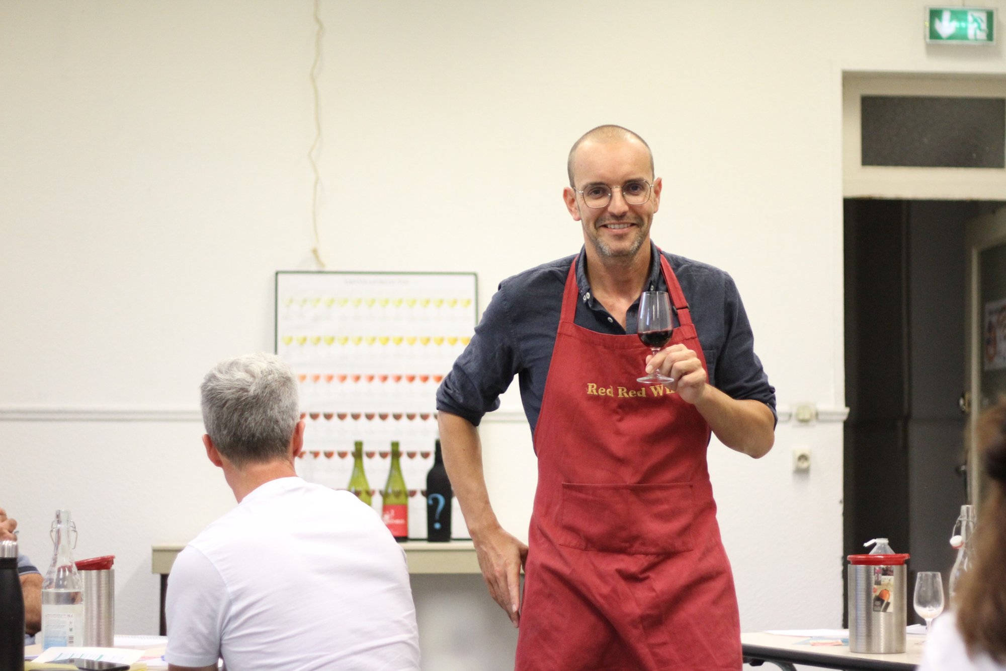 Jeremy Debreu anime la dégustation vins de célébrités du club Red Red Wine